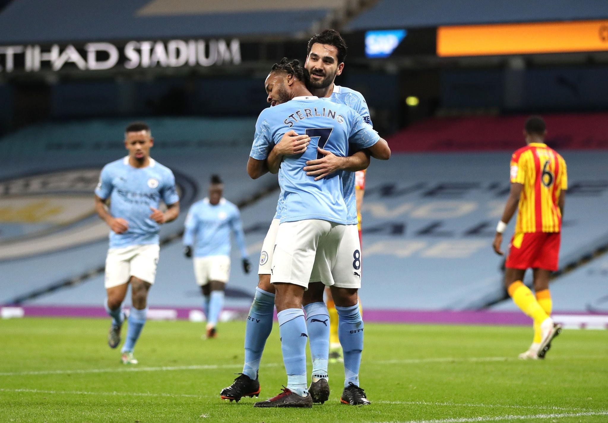 球员中崭露 球员中崭露